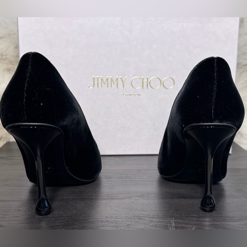 JIMMY CHOO
Crystal Orb Velvet Pumps
|EU 35.5 - Picture 5 of 12
